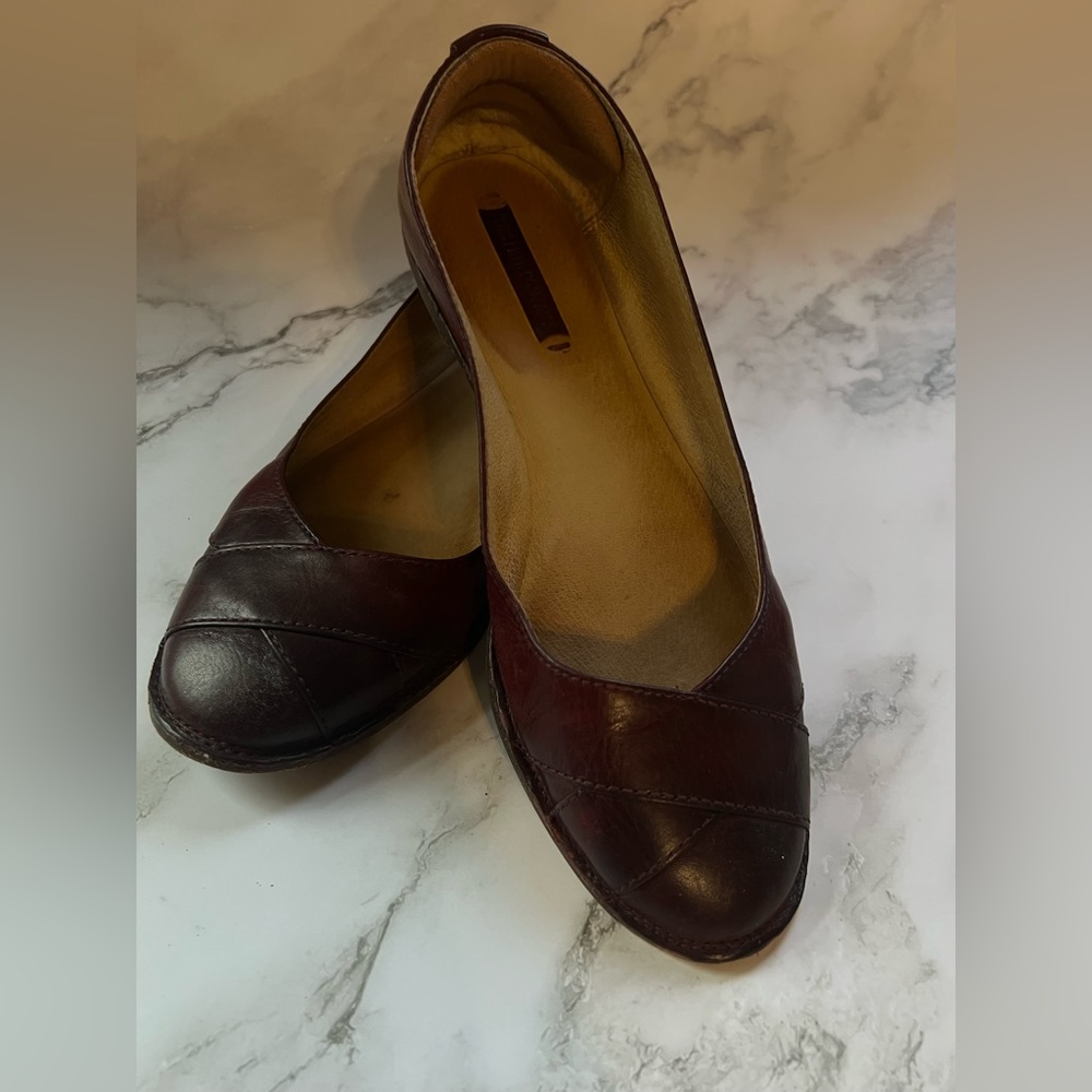 Frye Women’s Ember Cross Flats